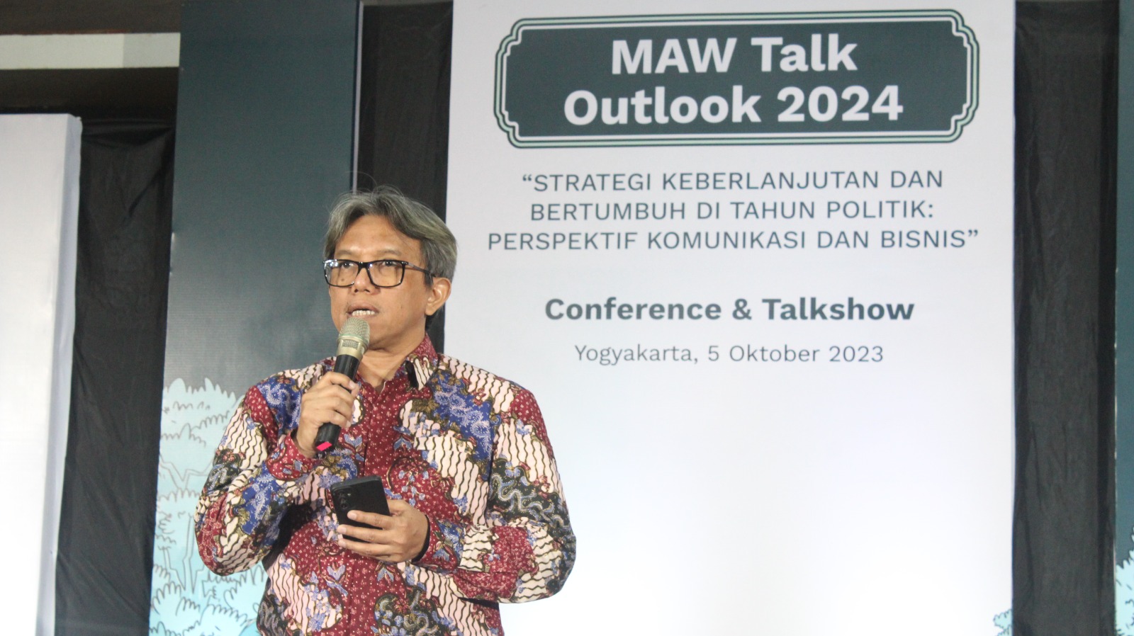 MAW Talk Outlook 2024 Menajamkan Peran Pelaku Komunikasi di Masa